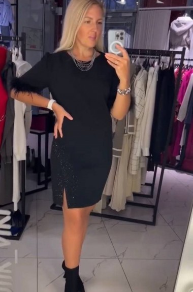 Черное короткое платье с перьями LOU-1315A950 Черное короткое платье с перьями LOU-1315A950