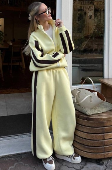 Спортивний костюм з лампасами JK-0039A1250 Спортивний костюм з лампасами JK-0039A1250