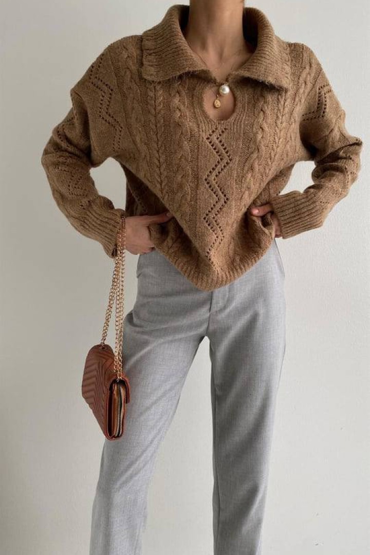 Свитер с воротником  AMU-3900A499