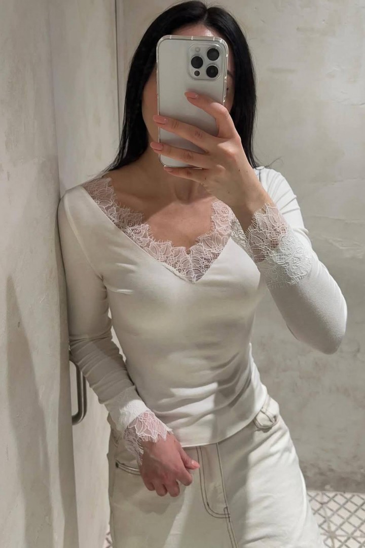 Лонгслив с кружевом HOU-428A349