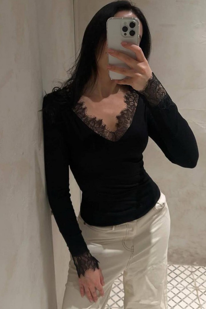 Лонгслив с кружевом HOU-428A349