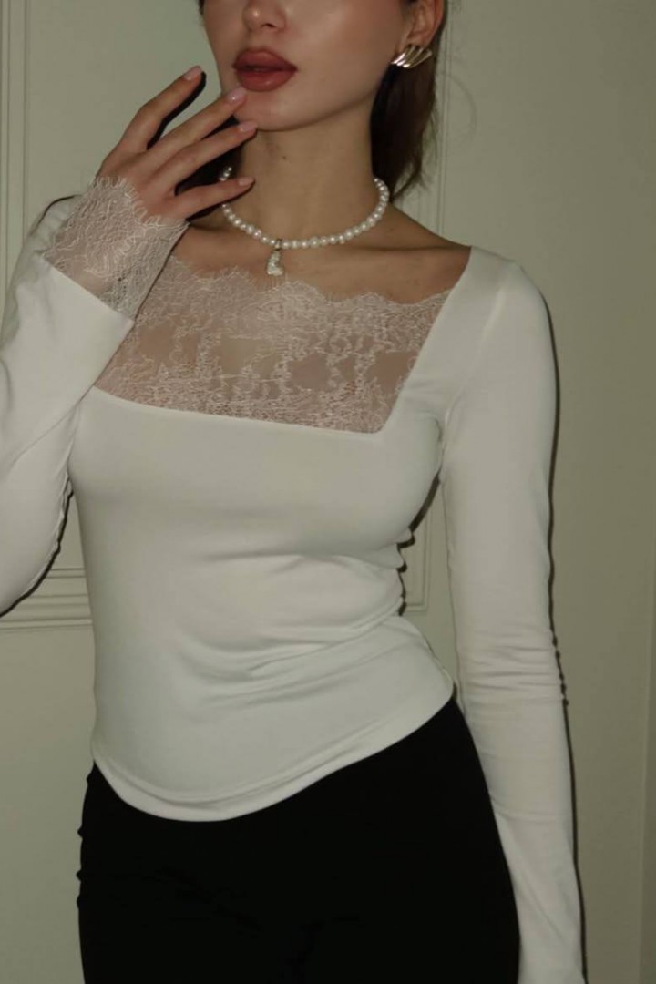 Лонгслів с ажурним декольте HOU-427A399