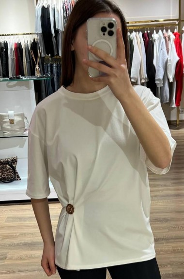 Женская  футболка c брошкой MV-835.1A450