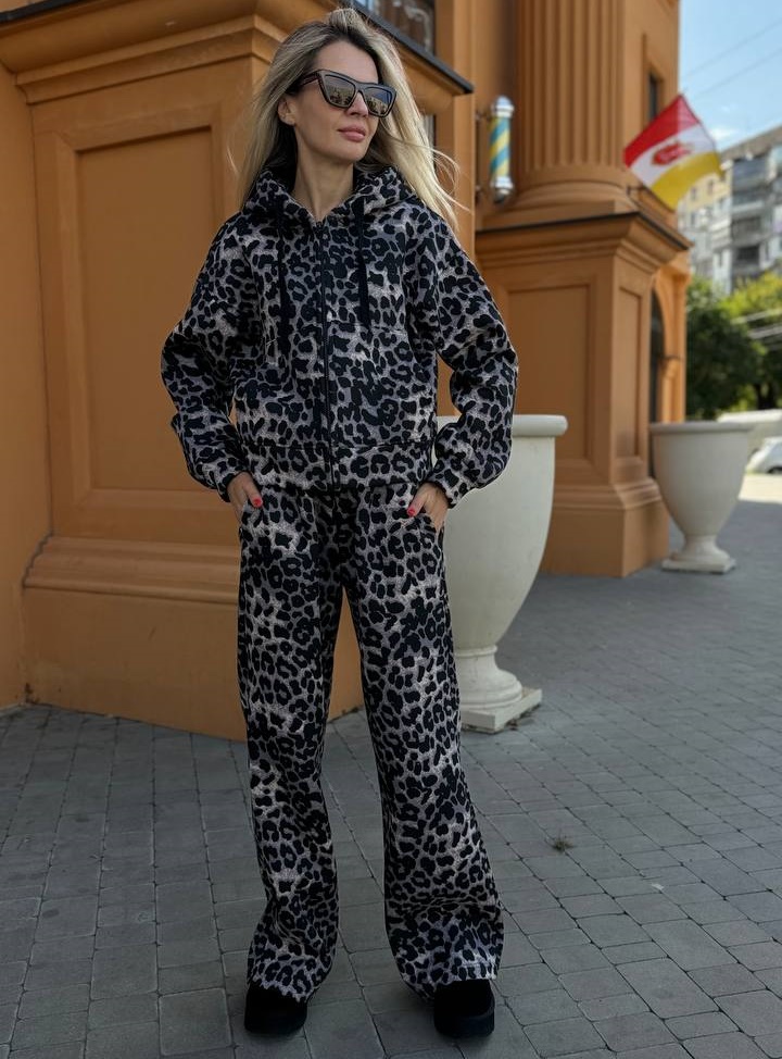 Теплый спортивный костюм женский на флисе  LYK-R0554A1100