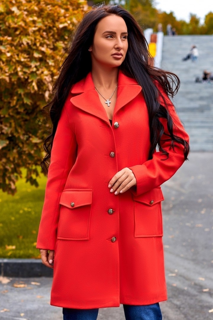 красное пальто женское