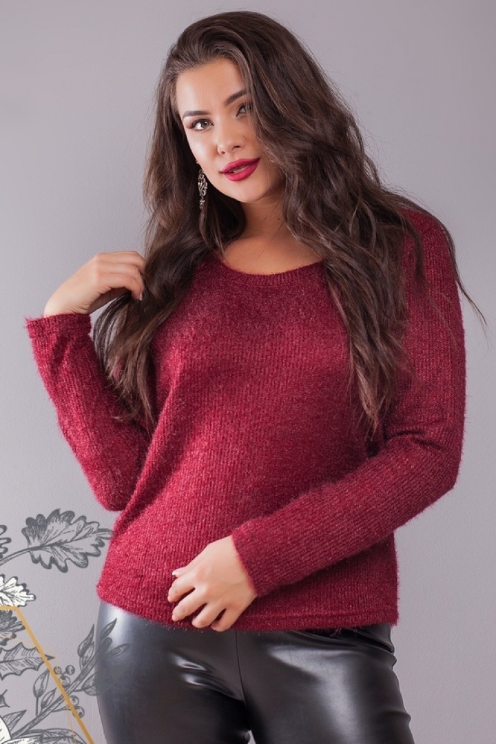 бордовый свитер