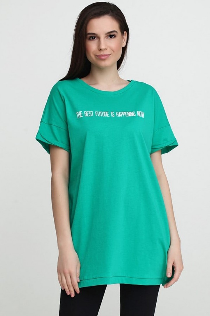 зеленая футболка